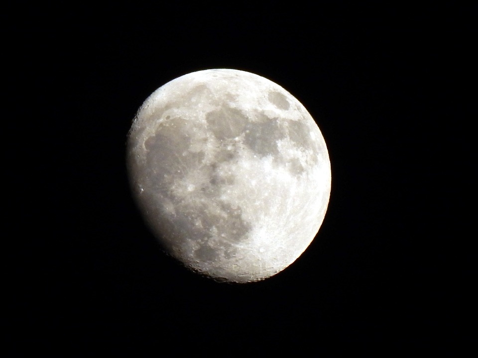 华为手机夜景拍摄技巧：轻松拍出惊艳月亮照